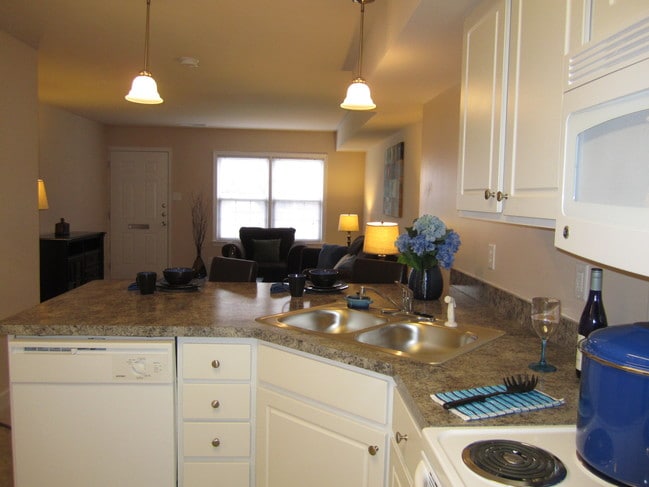 Renovated Townhome - Hermitage Manor