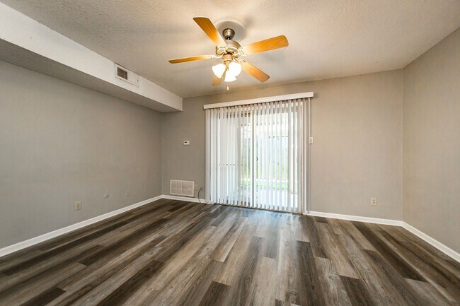 Photo - 2 BEDROOM WITH 1 1/2 BATHS