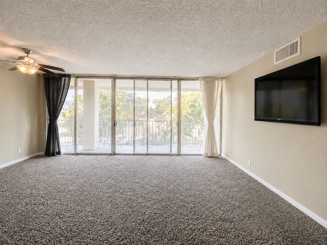 Building Photo - 710 E 200 S