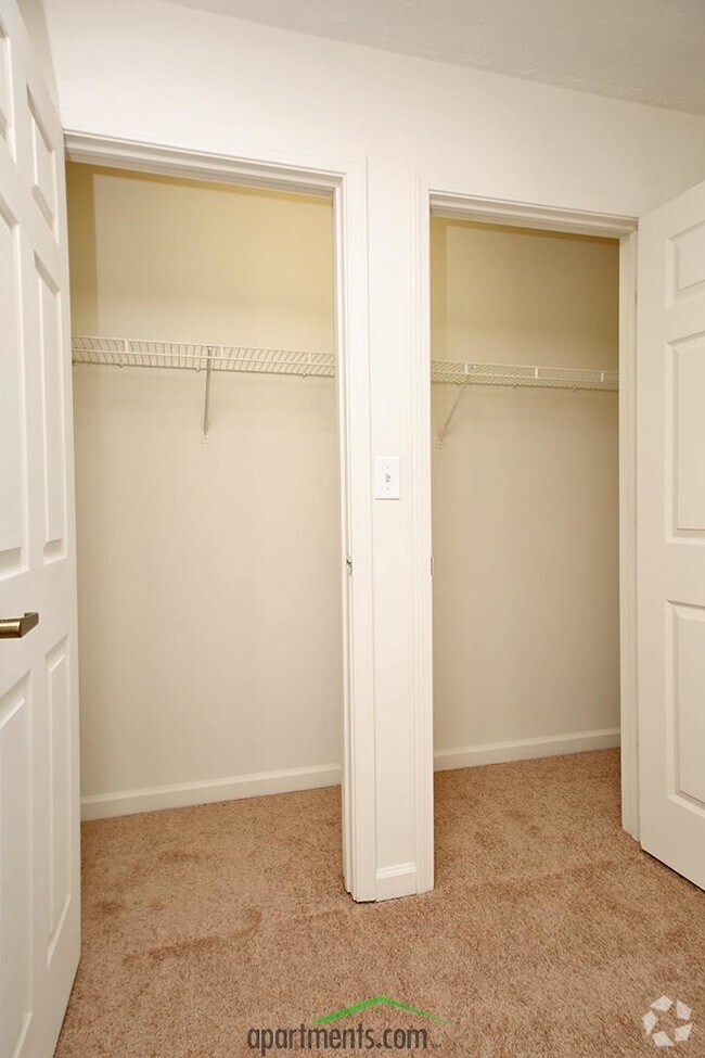 Armario - Shenandoah Properties