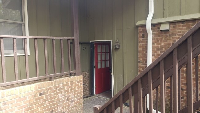 Photo - Updated 2br 1.5ba Condo Style home in grea...