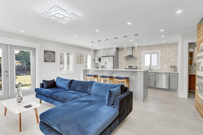 Photo - 322 NW 4th Ave