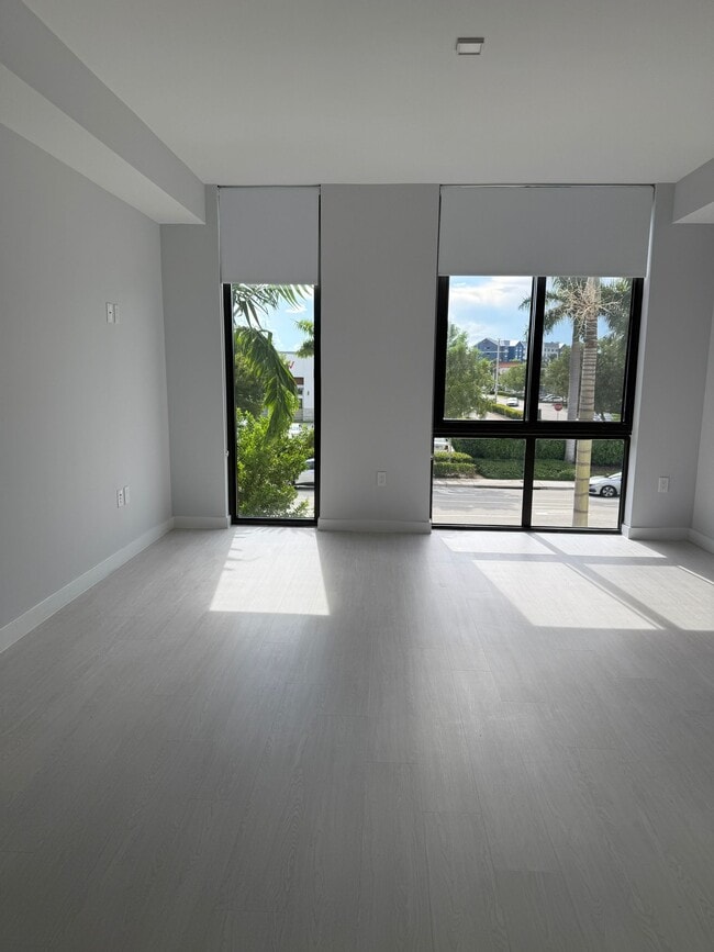 Photo - 222 SE 3rd St Unidad S1