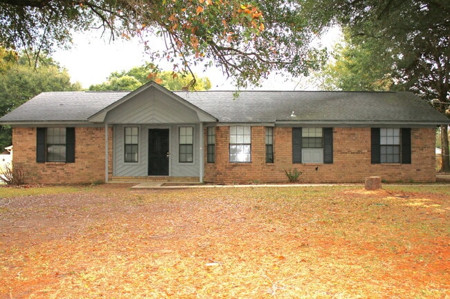 Photo - Spacious 4-Bedroom, 2-Bath Brick Home with Vaulted Ceilings, Fenced Yard, and Large Patio