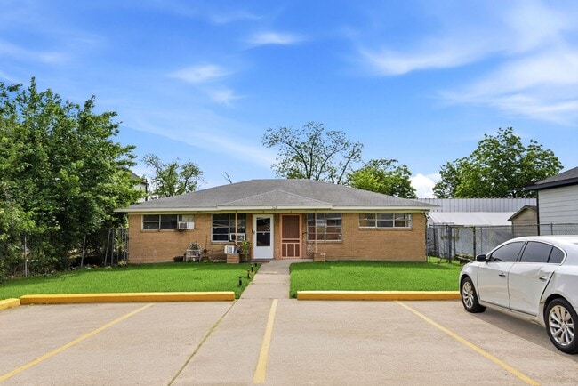 Photo - 3408 E Lockwood Dr