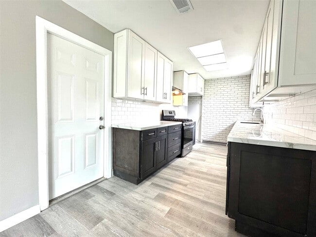 Photo - 5538 Mackinaw St