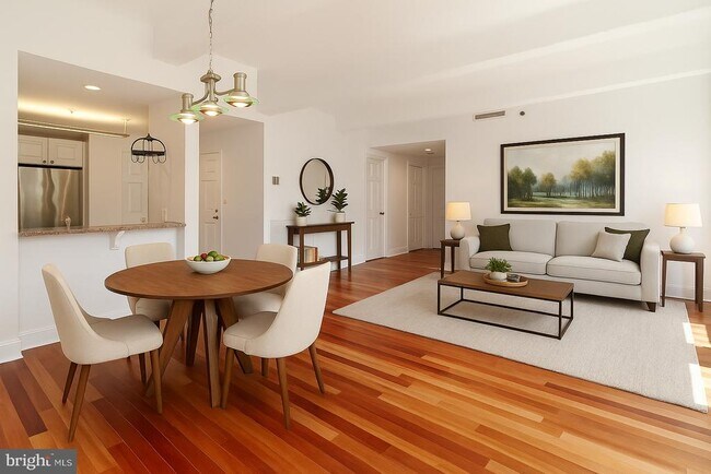 Building Photo - 1500 Chestnut St Unit 14B Rental