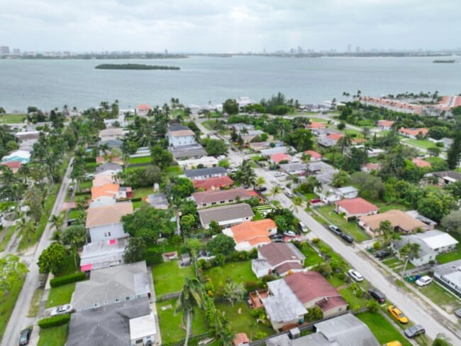 Building Photo - 1561 NE 109th St