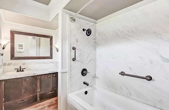 Photo - 4600 Lakeshore Dr