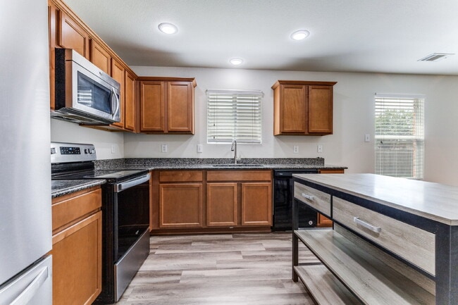 Photo - "Charming 3-Bedroom Home with 2.5 Baths and Spacious Living in Fort Worth!"