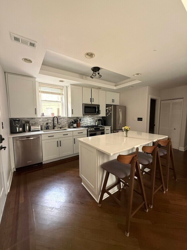 Photo - 526 W Cornelia Ave Unit 1