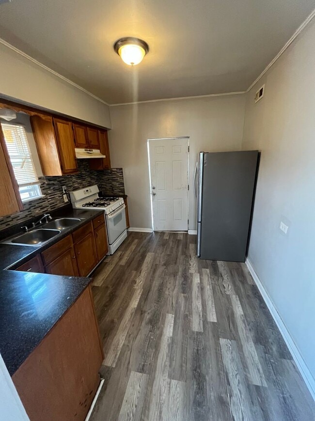 Building Photo - 10934 S Vernon Ave Unit 3 Rental