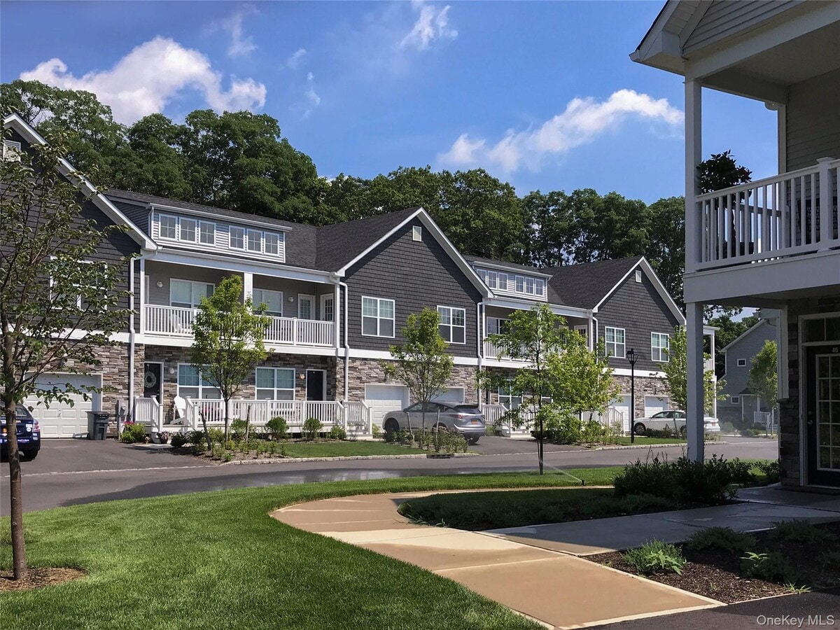 Photo - 495 Middle Country Rd Unidad 58