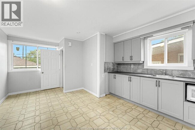 Photo - 759 Pierre Ave