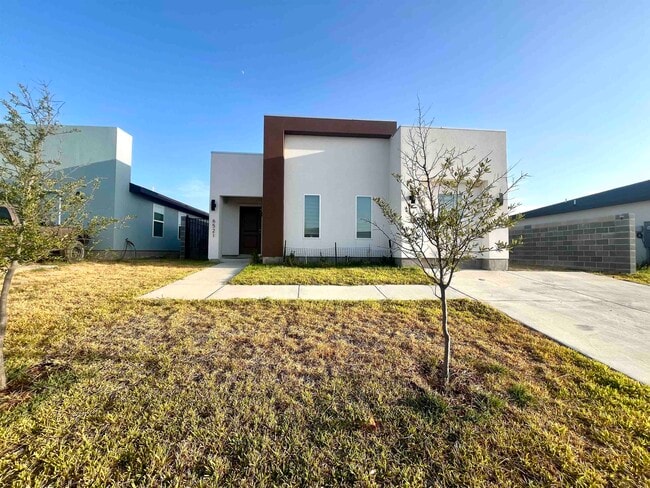 Photo - 6521 Adenia Loop