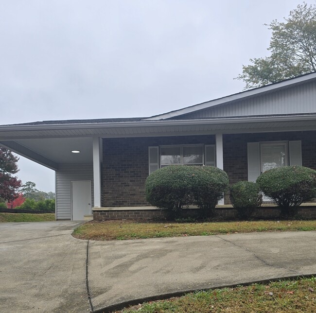 Building Photo - 2201 Brentwood Dr NW Unit A