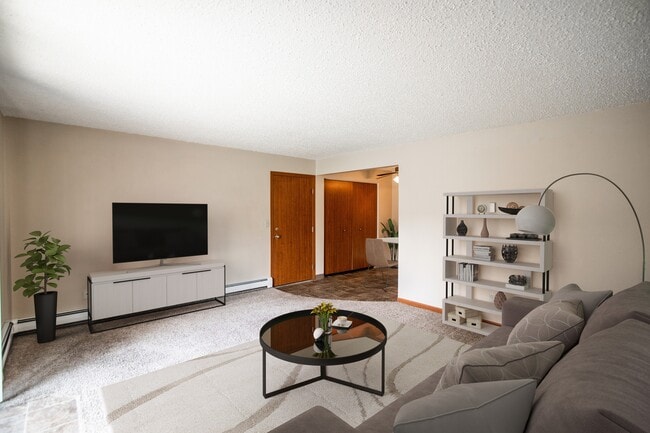 Bismarck, ND Eastbrook Apartments | Living