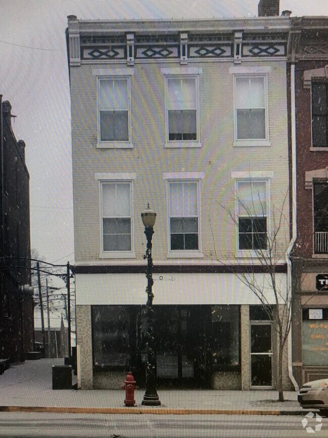 216 1/2 E Main St - 216 E Main St Unit B Rental