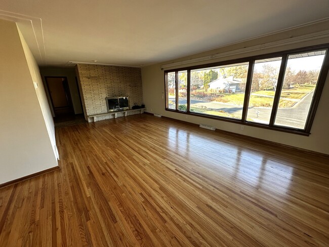 Photo - 5111 Thotland Rd