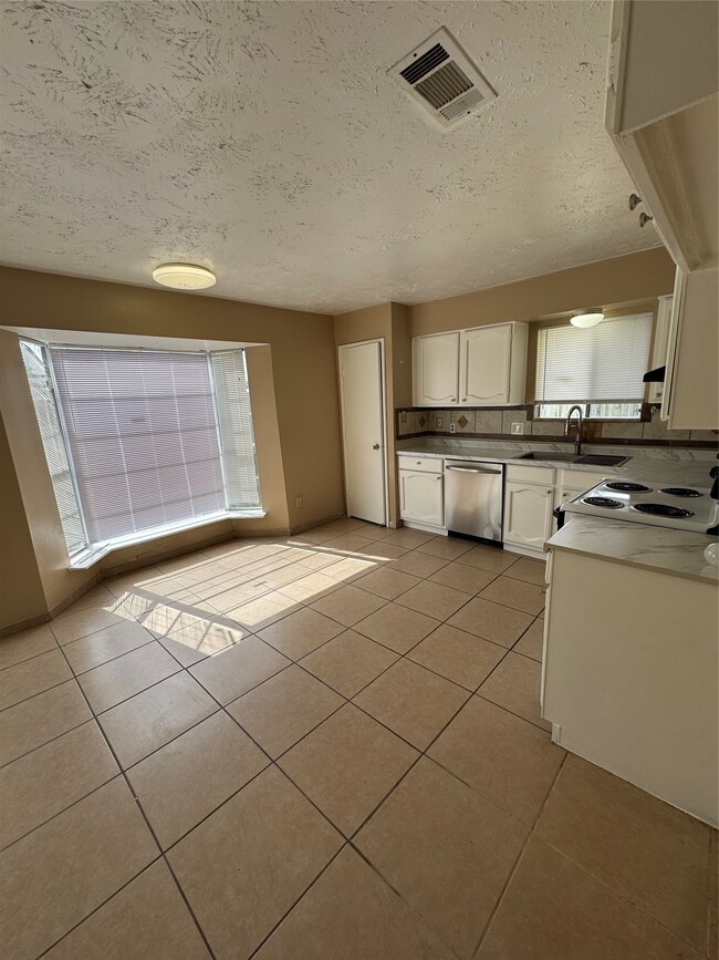 Photo - 4435 Brookhead Trail