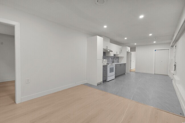 Photo - 128 Seventh Av