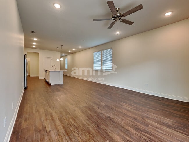 Photo - 558 Onate Cir