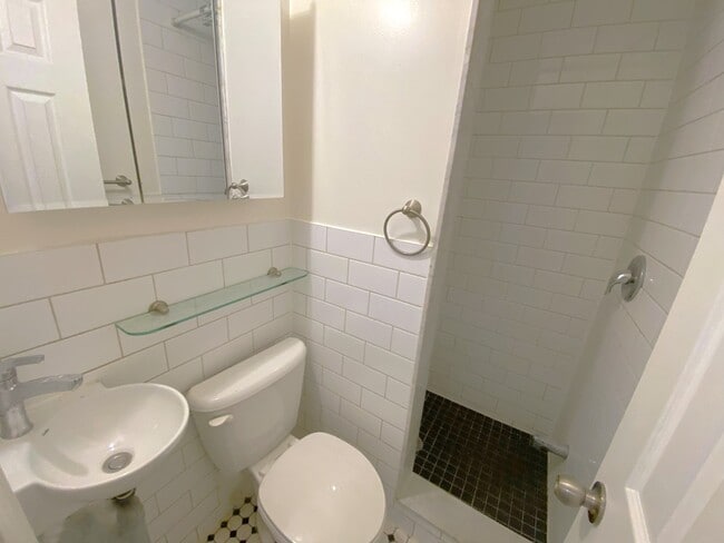 Photo - 496 Montrose Ave - 26 Unit 26