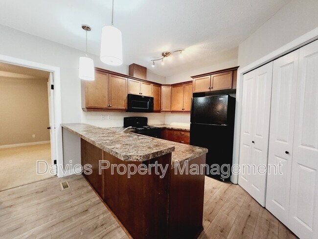 Photo - 2565 Hanna Crescent NW