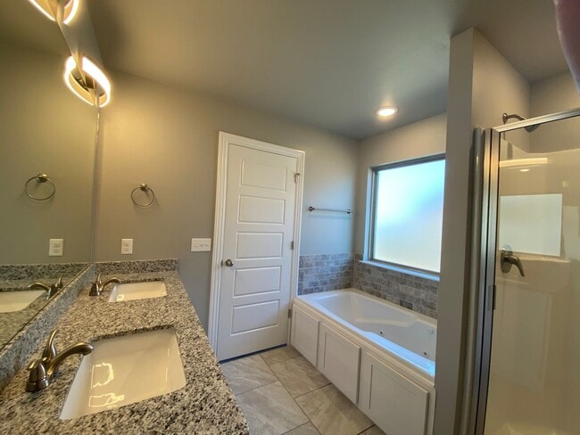 Photo - Beautiful Home in Bentonville - Prime Loca...