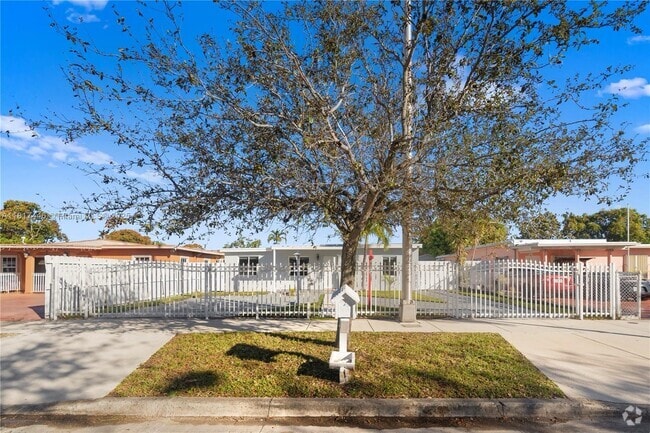 Building Photo - 641 E 44th St Rental