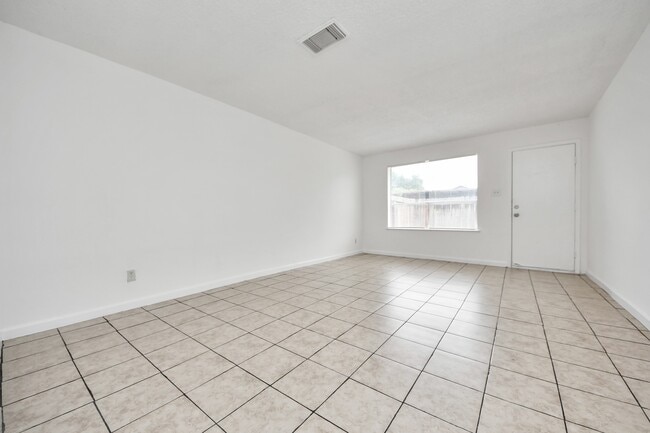 Photo - 15534 Weldon Dr