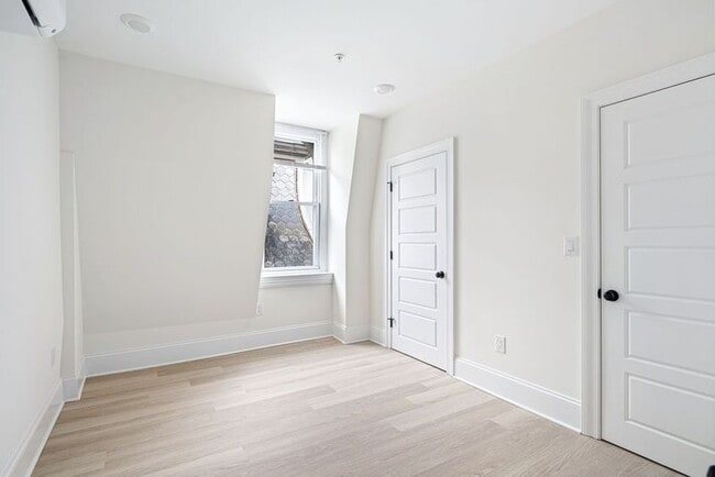 Photo - 1913 Wallace St