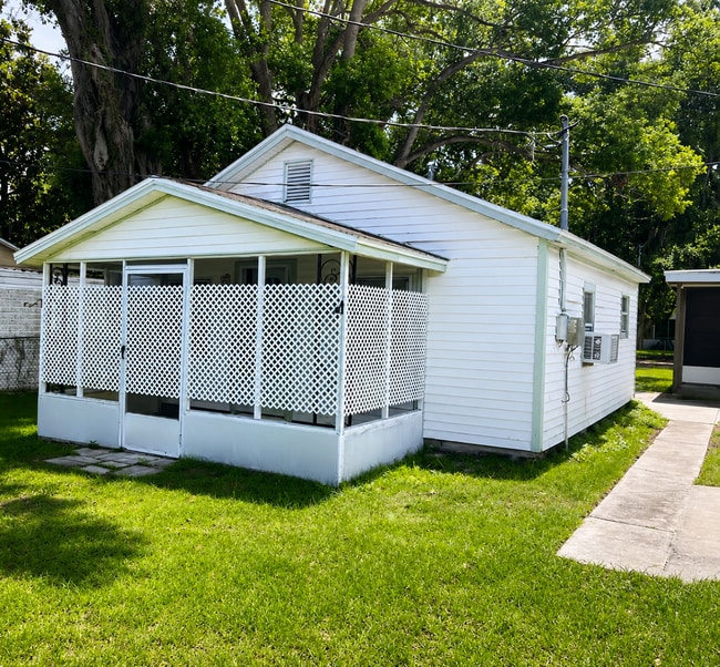 Building Photo - Cute Stand Alone 1BR Cottage Home. Walk to Downtown Restaurants & Shops!