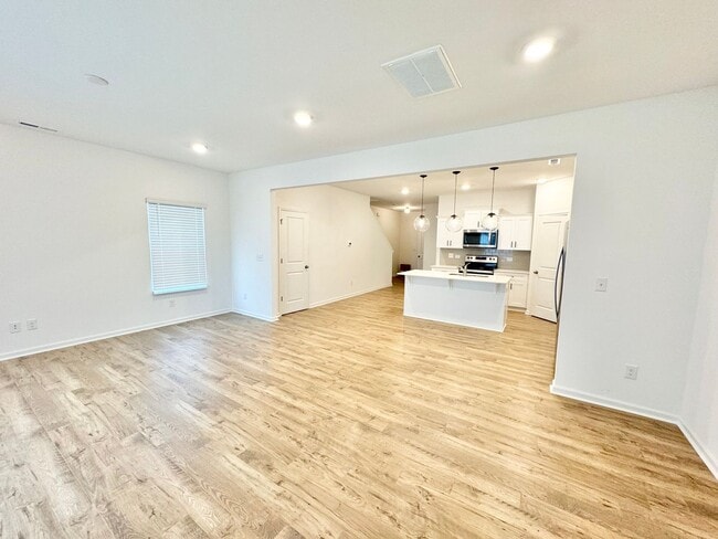 Photo - Beautiful 3 Bedroom Townhome minutes from I-85 - AVAILABLE NOW