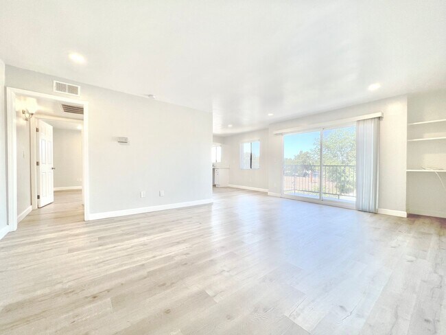 Photo - 7437 Haskell Avenue