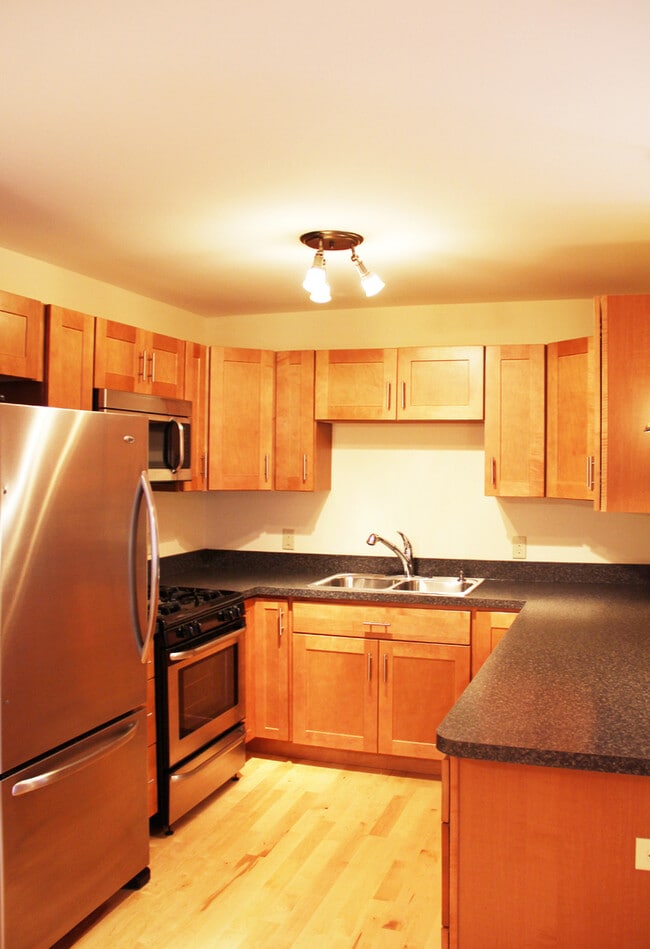 Building Photo - 39 Peru St Unit APT 2