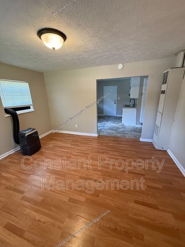 Photo - 1104 Dewey St
