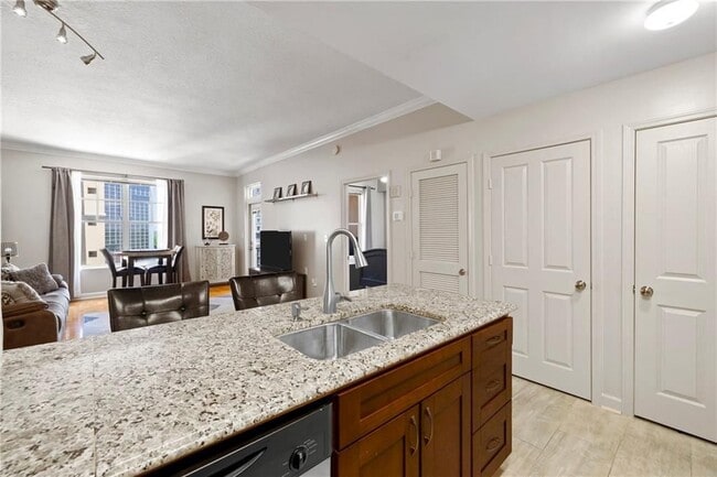 Photo - 1101 Juniper St NE