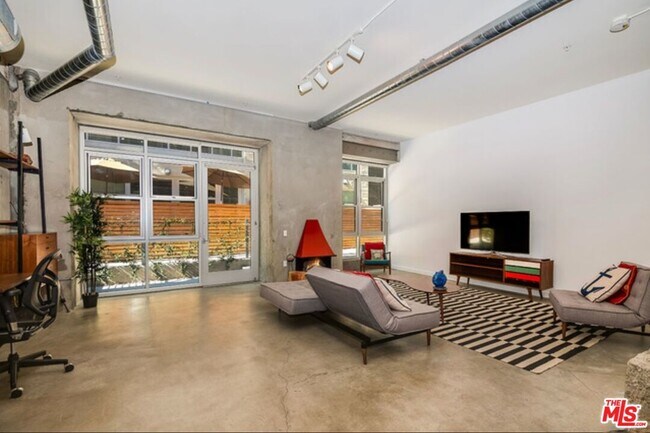 Building Photo - 527 Molino St Unit 112 Rental