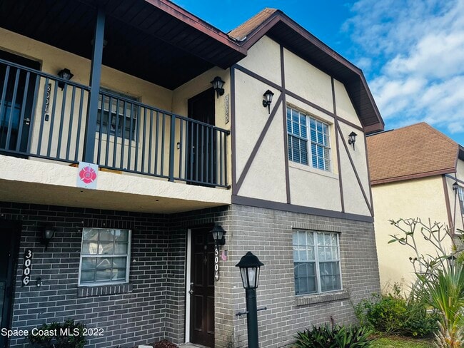 Building Photo - 3005 Sir Hamilton Cir Unit 14