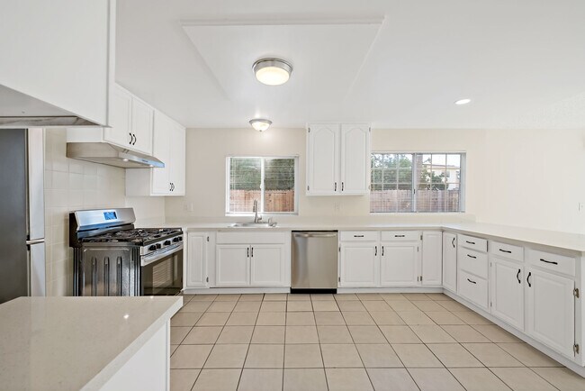 Photo - 490 N 5th St