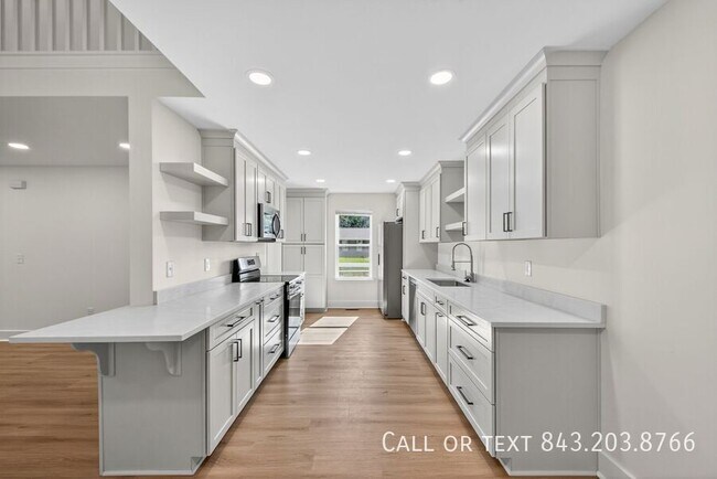 Photo - 955 Godber St