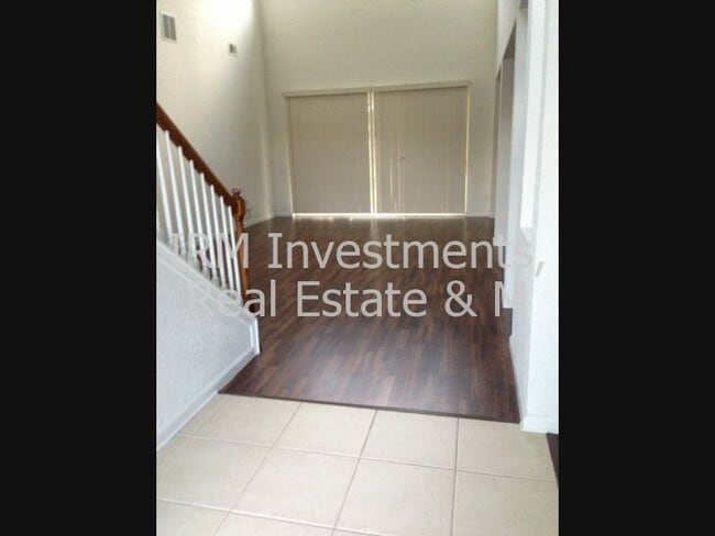 Photo - 4 b 2.5 b House w 2 car garage in Spring Isle