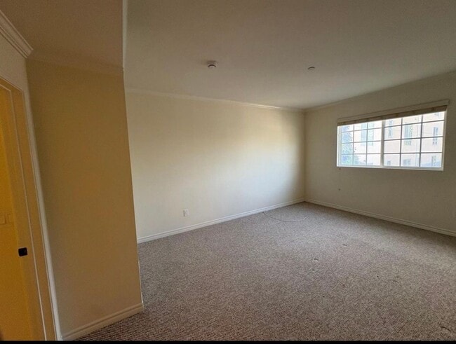 Photo - 4523 Woodman Ave