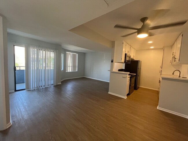 Photo - 6310 Sylmar Ave