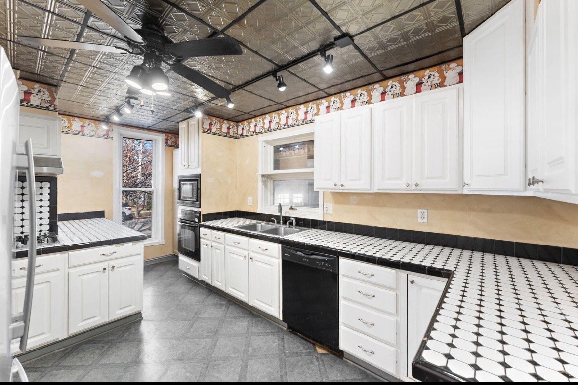 Photo - 557 W Chicago St