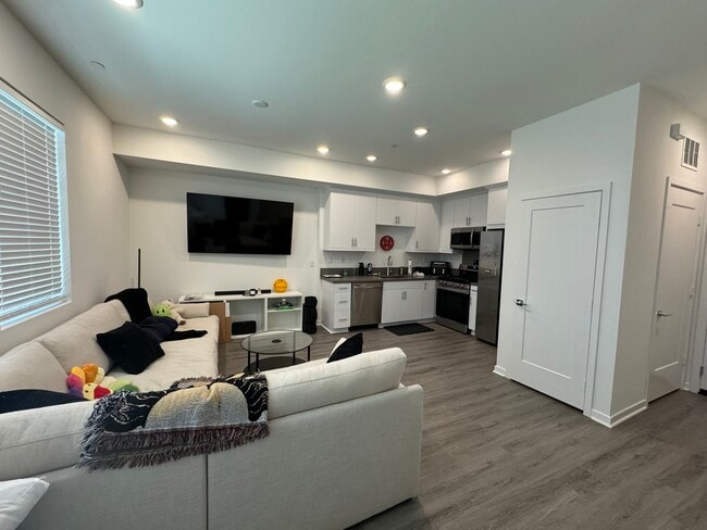 Gran salón (con muebles) - 222 Scratch Rd