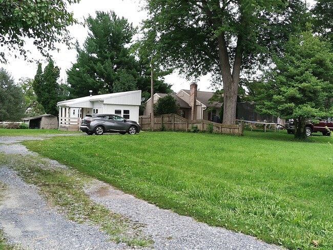 Photo - 2237 New Holland Pike Unidad B
