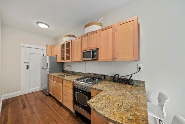 Photo - 229 Kelton St Unit 1