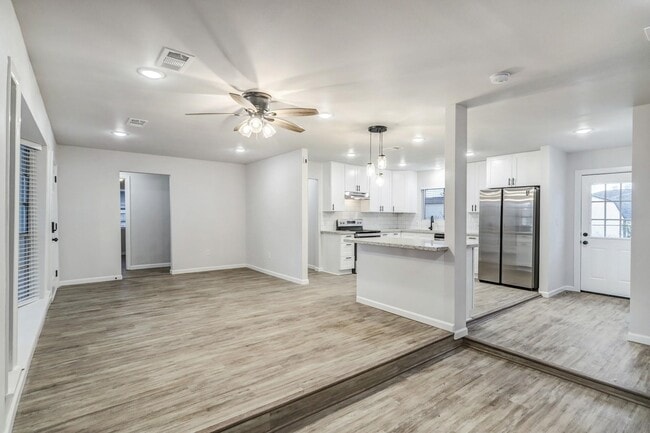 Photo - 8618 Flossie Mae St